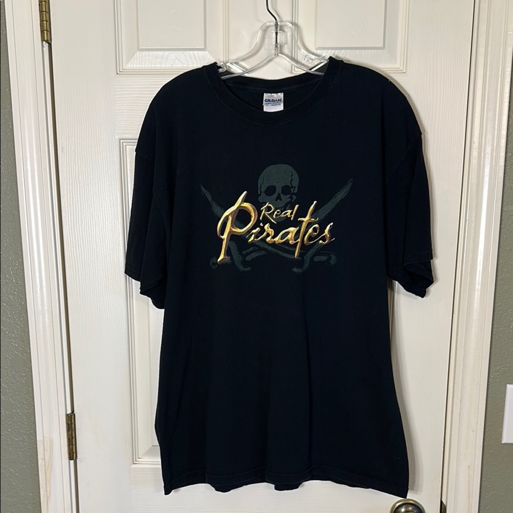 Gildan Black Short Sleeve Tee with Gold Real Pirates Design From Museum Exibit